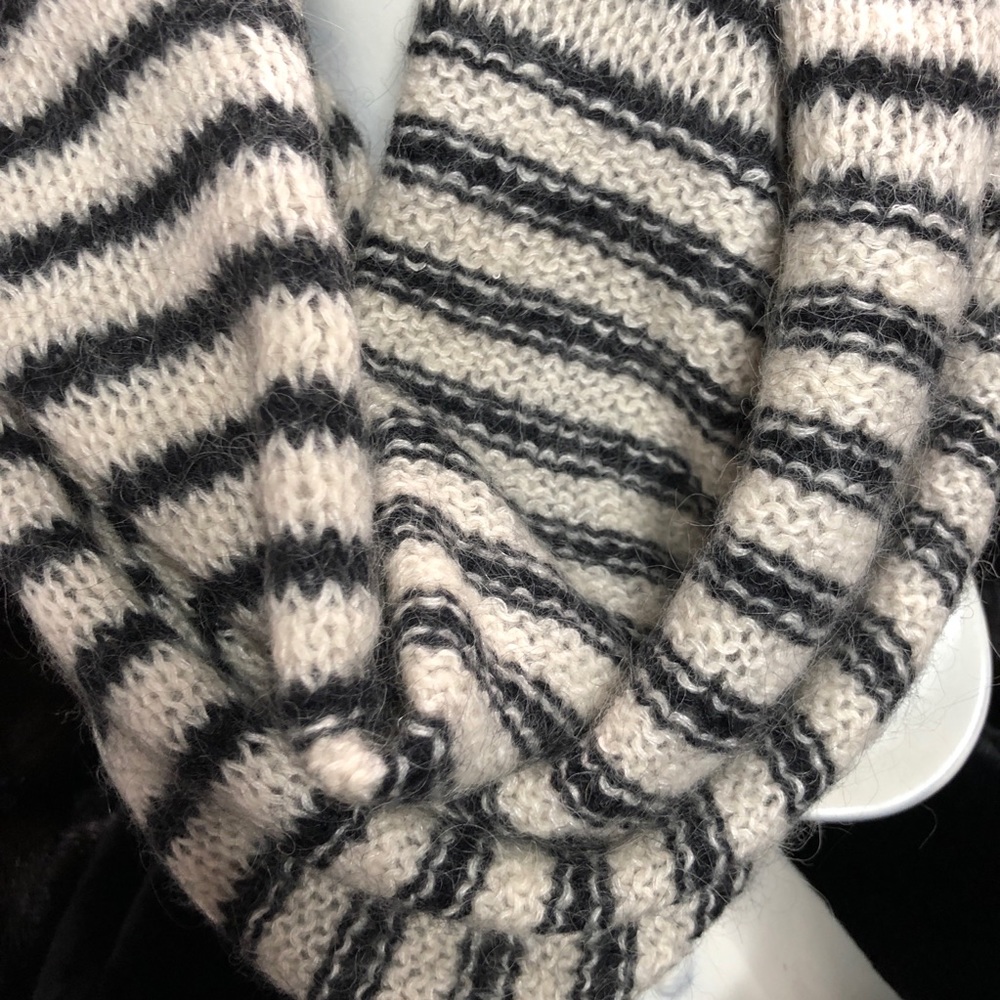 1937 MOHAIR AND WOOL INFINITY SCARF - Picture 4 of 4